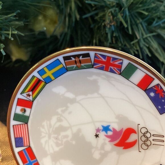 Hallmark Keepsake Ornament 1996 Parade of Nations The Olympic Spirit Collection - Picture 12 of 12